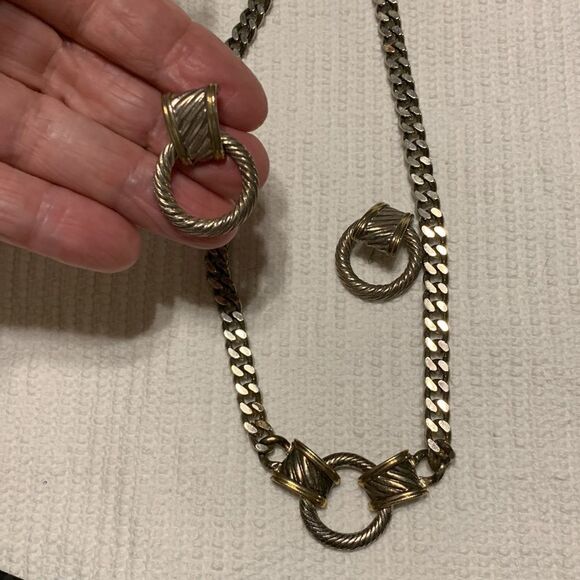 Bundle of 31 pair earrings plus one necklace.  Some are new and some are not - Picture 7 of 10